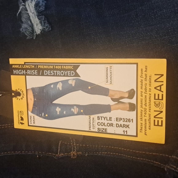 NWT JEANS - Picture 3 of 9